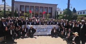 المحامون الشباب بالمغرب يصعّدون المواجهة ويدعون إلى مواصلة التوقف عن الخدمات المهنية