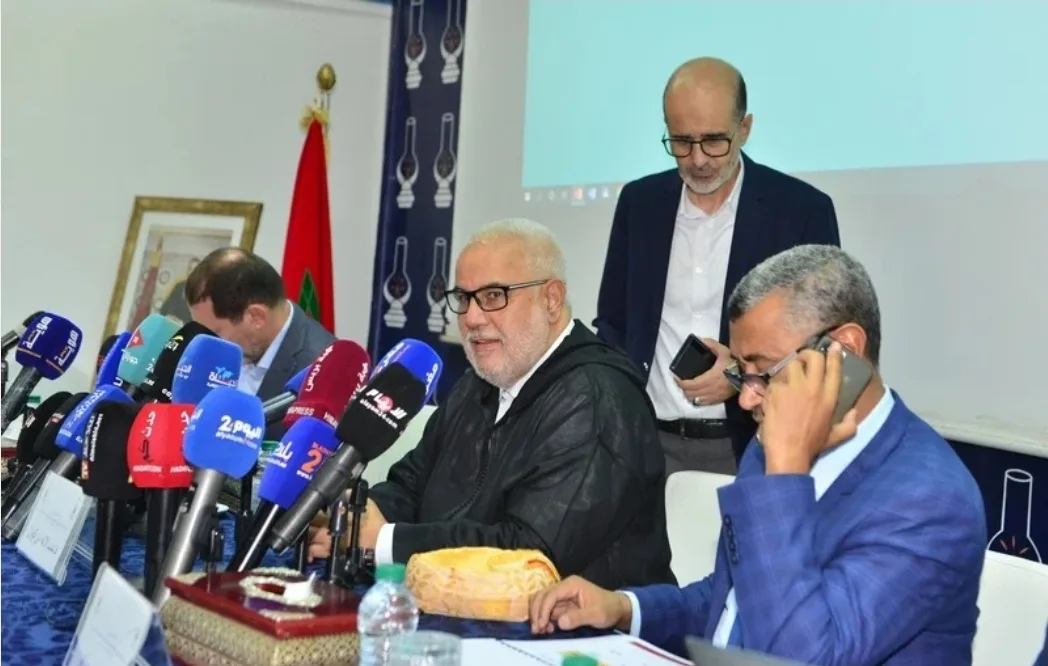 العدالة والتنمية يحذر من “مصباح” مزيف … صفحات على مواقع التواصل تقلق قيادة الحزب وطموح بالعودة إلى الواجهة بـ60 مقعداً برلمانيا