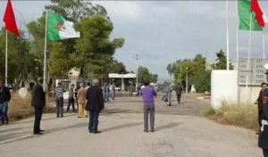 الجزائر تسلم المغرب 33 شخصا من الناظور، وآسفي، ومكناس، ووجدة، وفاس، وبركان، وسلا، وتاونات، والخميسات، وكرسيف، وزاكورة