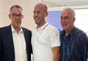 الناظور :      فوزي لقجع يوافق مبدئيا على تزكية سليمان أزواغ لخوض الانتخابات الجماعية المقبلة بإسم حزب “الأصالة والمعاصرة”