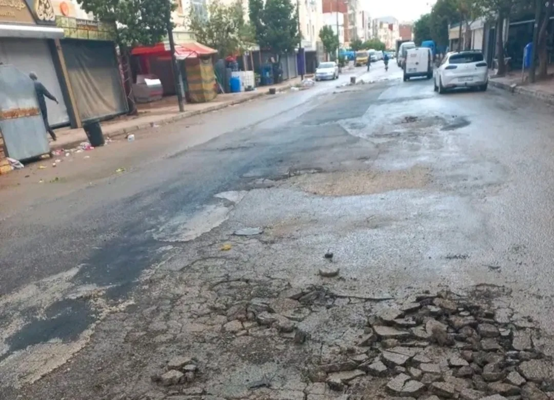 إمزورن :     من وعود “دبي” إلى واقع الحفر والفوضى … من يتحمل مسؤولية مدينة أنهكتها سنوات التدبير العشوائي ؟