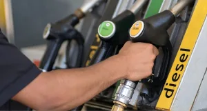 النفط يقفز بأكثر من 2% وسط ترقب توترات الشرق الأوسط
