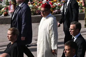 أخنوش يمثل الملك محمد السادس في جنازة ملك النرويج هارالد الخامس