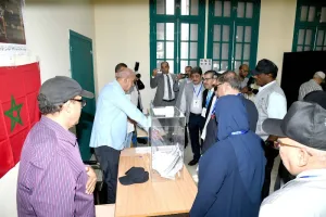 ملاحظون دوليون وعرب يواكبون عملية التصويت بمكاتب اقتراع في الرباط