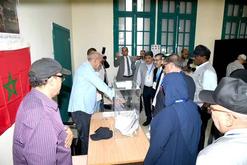 ملاحظون دوليون وعرب يواكبون عملية التصويت بمكاتب اقتراع في الرباط