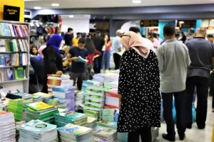 100 ألف نسخة إضافية لمقررات مدارس الريادة وسط استمرار الخصاص