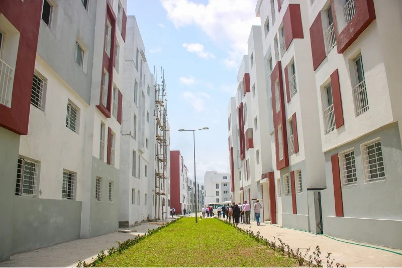 انتعاش مبيعات العقار المدرج يصطدم بتراجع الأسهم في البورصة
