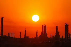 ارتفاع أسعار النفط يضغط على فاتورة الطاقة والمالية العمومية بالمغرب