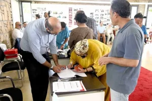انتخابات الصحافة تسجل ارتباكا واكتظاظا ونسبة مشاركة دون النصف