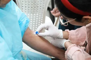 نقابة الممرضين تحذر من تفكيك القطاع الصحي وتلوّح بالتصعيد