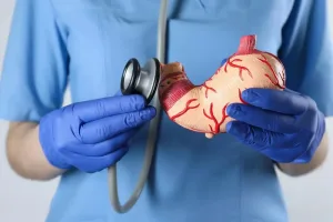 باحثون بفاس يختبرون جزيئات واعدة لمكافحة سرطان المعدة بالاعتماد على الحاسوب والمختبر