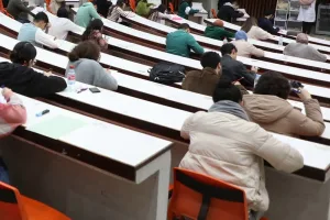 أساتذة التمريض يطالبون بإلغاء اختبار الأهلية واستبداله بفحص طبي وعلمي