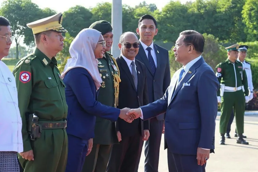 مين أونغ هلاينغ يصل ماليزيا لأول مرة منذ انقلاب 2021 لبحث إعادة آلاف المهاجرين
