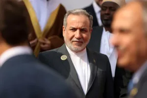 عراقجي يعرض وساطة إيرانية بين السعودية والحوثيين مع تصاعد الهجمات