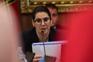 المنصوري ترد على غياب البيجيدي وتؤكد أن الحوار أساس المسار الديمقراطي