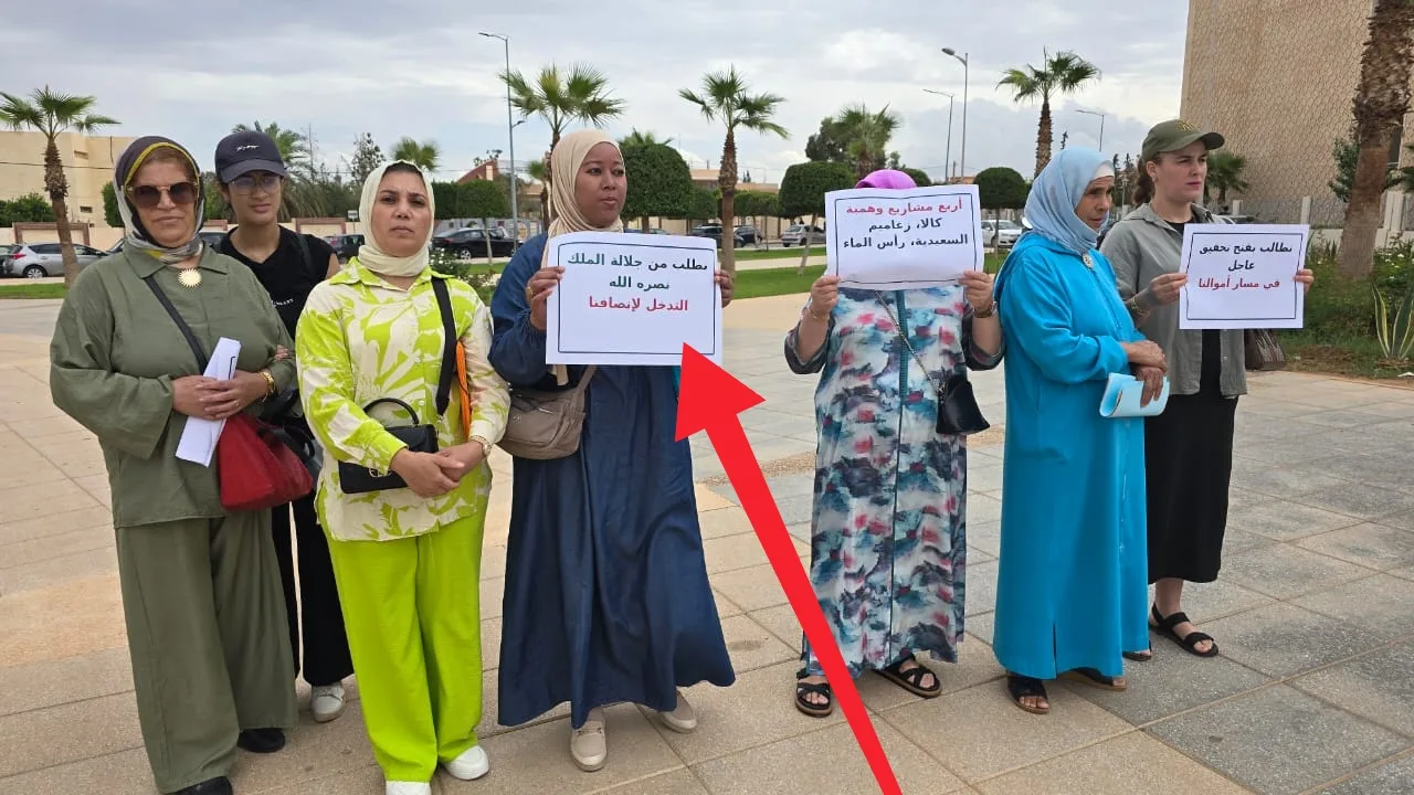 وجدة :    71 شكاية … وقفة أمام قصر العدالة تزامنا مع اعتقال عناصر شبكة عقارية خطيرة يقودها المقاول المومني