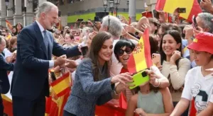 العاهل الإسباني خلال زيارته إلى جاليته في شمال المغرب … فيليبي السادس يستعرض السيادة الإسبانية المزعومة فوق أرض مغربية ويوجه رسائل سياسية إلى الرباط