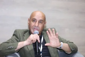 من فقاعات “كوكا كولا” إلى حقول الفلاحة ومشاريع “المغرب الأخضر” … خالد حاتمي من كرسي إدارة الشركات إلى امتحان وزارة السيادة الغذائية !
