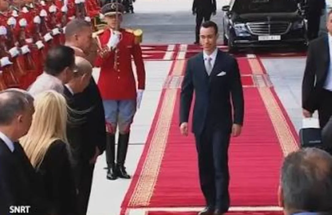 الناظور :    ولي العهد الأمير مولاي الحسن يصل إلى مطار العروي ويتوجه مباشرة إلى ميناء الناظور غرب المتوسط
