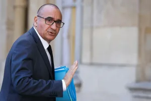 وزير الداخلية الفرنسي يقر بفقدان السيطرة خلال أعمال العنف