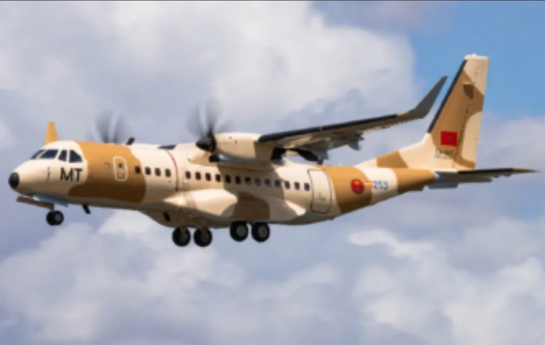 في سرية تامة … طائرة عسكرية إسبانية جديدة تهبط بالقنيطرة وتعزز أسطول القوات الملكية الجوية