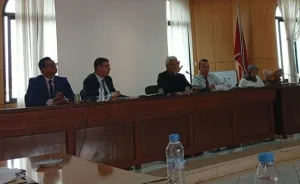 الحسيمة :    دورة أكتوبر تستمر ست ساعات وتنتهي بالإجماع وتفتح أوراش الإنارة والتهيئة والملك الجماعي