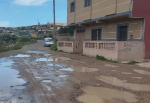 الناظور :   جمعية تثير وضعية طريق بجماعة بني شيكر وتطالب بتدخل عاجل
