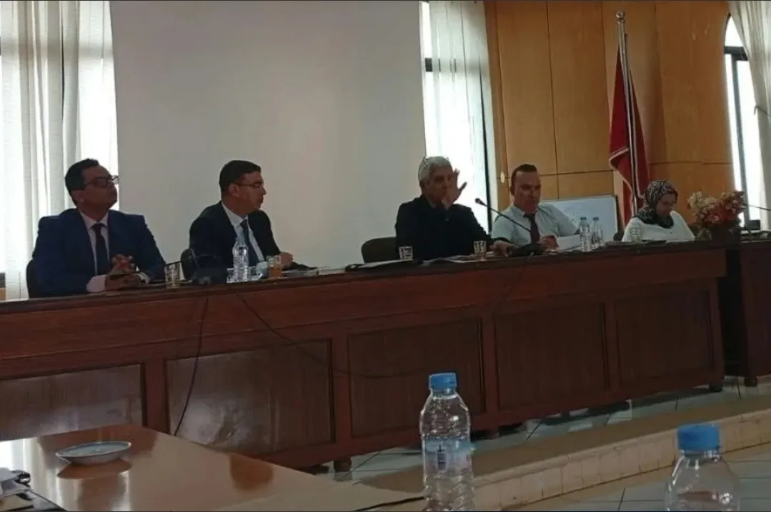 الحسيمة :     “الحريك” نحو إسبانيا يلاحق نائبتين للرئيس وغياب فاطمة السعدي يفتح ملف الكراسي الفارغة