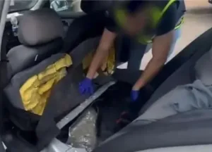 مخبأ سري تحت المقاعد يفضح محاولة تهريب مهاجر عبر ميناء سبتة .. والشرطة تعتقل سائقاً مغربياً