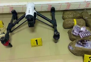 وجدة :   إحباط عملية تهريب دولي للمخدرات باستعمال طائرة “درون” قرب الشريط الحدودي مع الجزائر … حجز مخدرات وبطاريات ومركبات وتوقيف 4 أشخاص