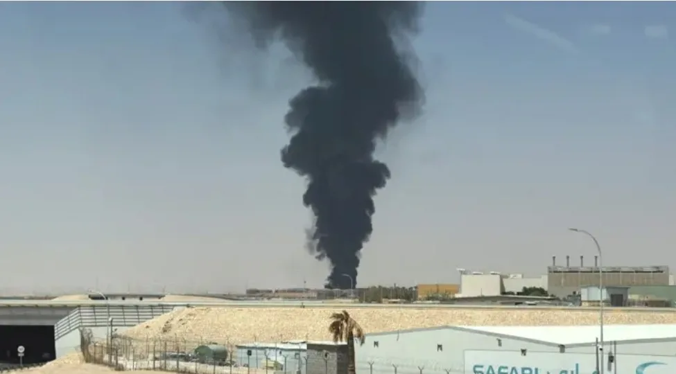 هجمات حوثية تهز السعودية … قتلى و36 جريحاً وتعطّل حركة الملاحة بمطارَي أبها والرياض
