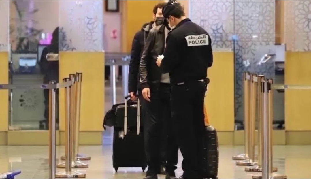 مطلوب لدى القضاء الفرنسي  .. الأمن المغربي يوقف شابًا جزائريًا بمطار محمد الخامس