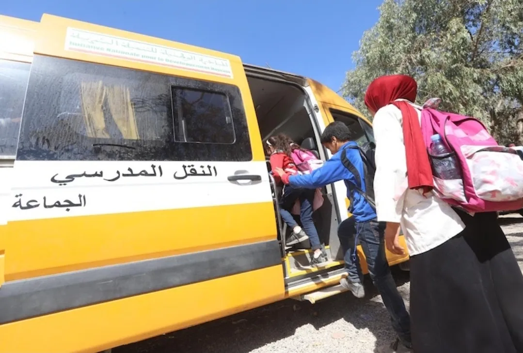 الحسيمة :      النقل المدرسي بجماعة النكور … ارتفاع الواجبات والاكتظاظ داخل الناقلات يفجران إستياء الأسر