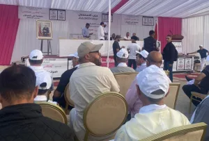 الدريوش :     هل يطيح استعمال صورة الملك في الحملة الانتخابية البرلمانية بمنعم الفتاحي ؟ سابقة عبد الله أبو فارس تعود إلى الواجهة