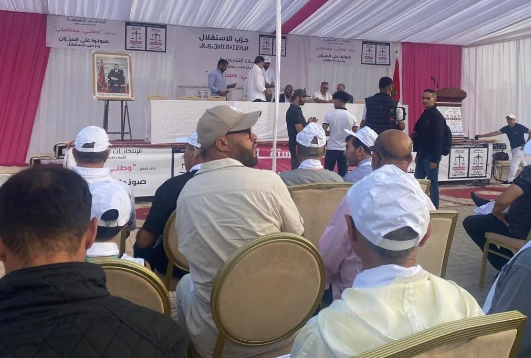 الدريوش :     هل يطيح استعمال صورة الملك في الحملة الانتخابية البرلمانية بمنعم الفتاحي ؟ سابقة عبد الله أبو فارس تعود إلى الواجهة