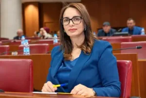 السوابق القضائية تثير الجدل :    بعد يومين من تعيينها … الملك محمد السادس يوافق على إعفاء الوزيرة ماديحة خيير من منصبها الحكومي