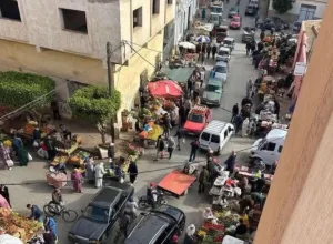 الناظور :     فشل المجلس الجماعي في إنهاء فوضى السوق العشوائي قرب مسجد أولاد إبراهيم يعيد الوعود إلى الواجهة