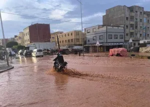 إمزورن :      أمطار يومه الإثنين العادية تفضح المنتخبين والمسؤولين … من يحاسب المتسببين في هشاشة البنية التحتية بالمدينة ؟