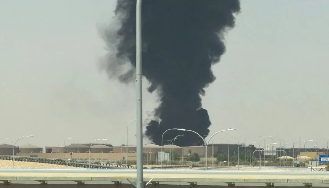 هجوم يستهدف مطار الدمام بالسعودية ويخلّف قتلى وجرحى وأضراراً مادية