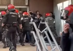 إسبانيا :    طرد أسرة مغربية تضم 6 أطفال من شقة للكراء يشعل مواجهات عنيفة مع الشرطة