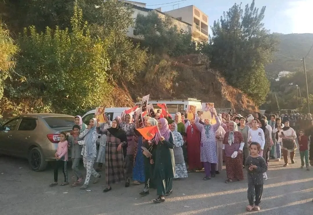 تاونات :       ساكنة جماعة بوعادل تنتفض ضد العطش … نساء يخرجن للاحتجاج ومطالب بفتح تحقيق في تدبير ملف المنبع المائي