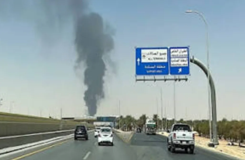 صواريخ التنظيم الإرهابي الحوثي المدعوم من إيران يستهدف الرياض … الدفاعات السعودية تتصدى ومطار الرياض يستعد لاستئناف الرحلات