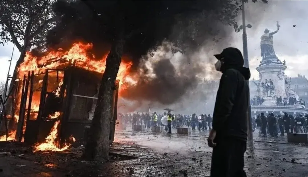 فرنسا على موعد مع موجة احتجاجات جديدة … النقابات تصعّد والشارع يستعد لإضراب وطني في 5 نونبر