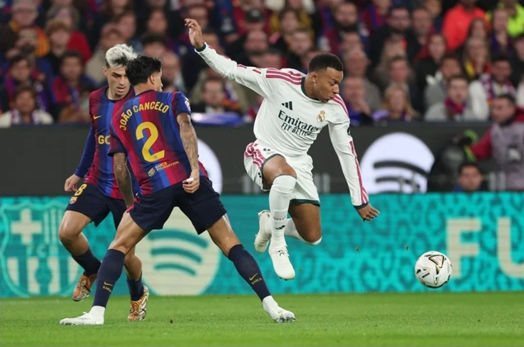مبابي يقود ريال مدريد لإسقاط برشلونة في عقر داره … والكلاسيكو يشعل صراع الصدارة