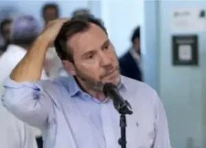 وزير النقل الإسباني يكشف تفاصيل صادمة عن كارثة القطارين … قرار خاطئ من المراقب تسبب الاصطدام المميت