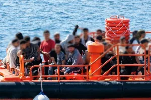 وصول 287 مغربيا إلى لانزاروتي عبر ست رحلات للهجرة غير النظامية
