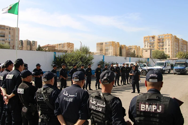 جمعية مغربية تستنكر توقيف 61 مغربيا بالجزائر