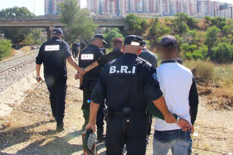 زيتوت يشكك في رواية توقيف 61 مغربيا بالجزائر ويرجح ارتباطها بالهجرة غير النظامية