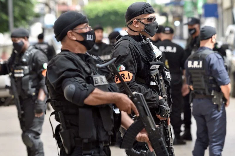 مسرحيات الأمن الجزائري ضد المغاربة تفجر جدلا حول صناعة العدو الخارجي