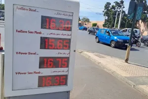 رغم إستفادتهم من الدعم .. مهنيّو سيارات الأجرة يلوّحون بزيادة درهم مع ارتفاع أسعار الغازوال